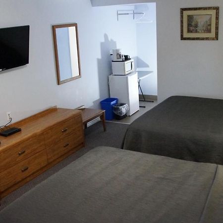 Robyn'S Motel Peterborough Exteriör bild