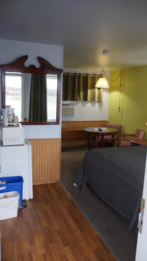 Robyn'S Motel Peterborough Exteriör bild