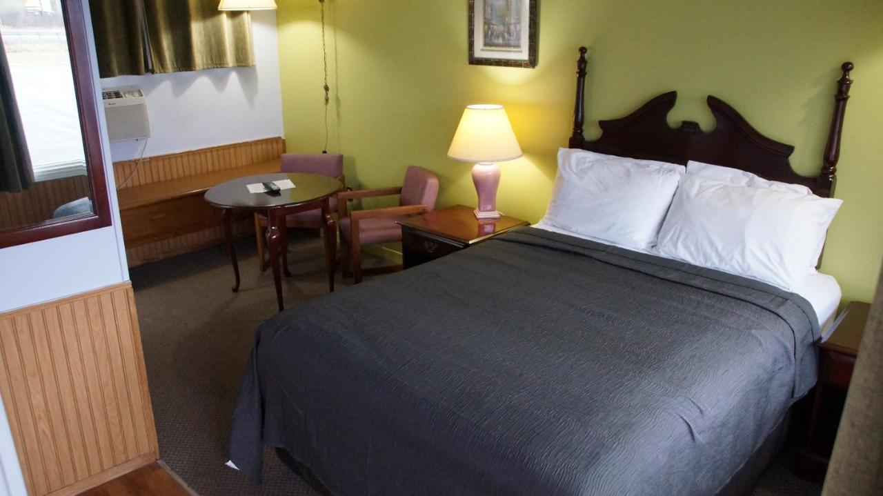 Robyn'S Motel Peterborough Exteriör bild