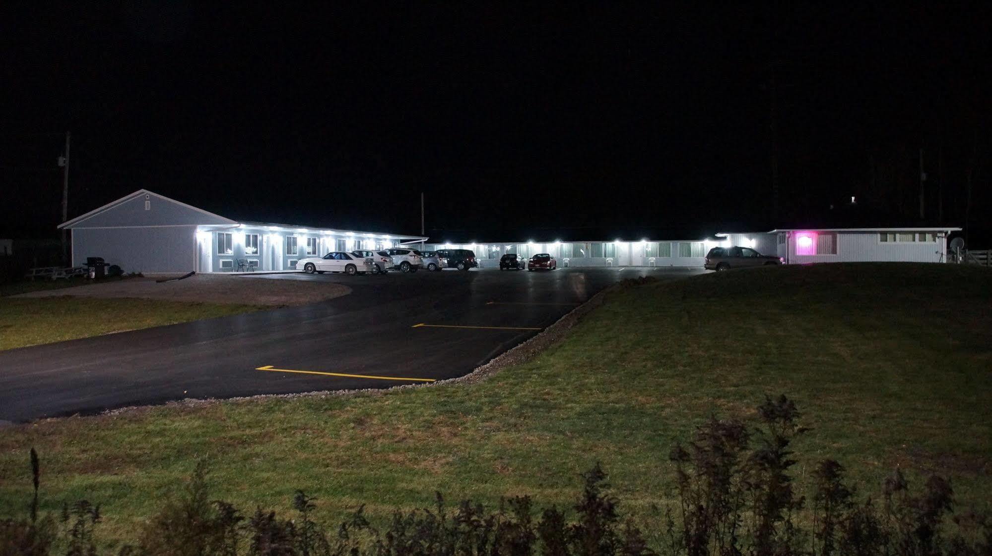 Robyn'S Motel Peterborough Exteriör bild