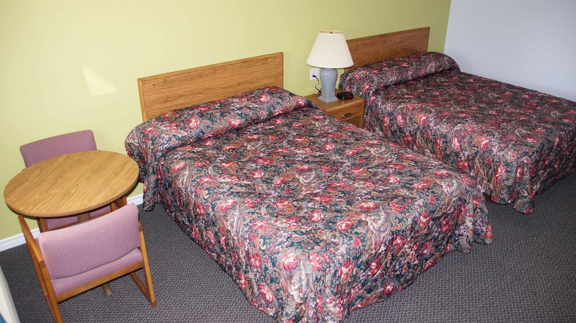 Robyn'S Motel Peterborough Exteriör bild